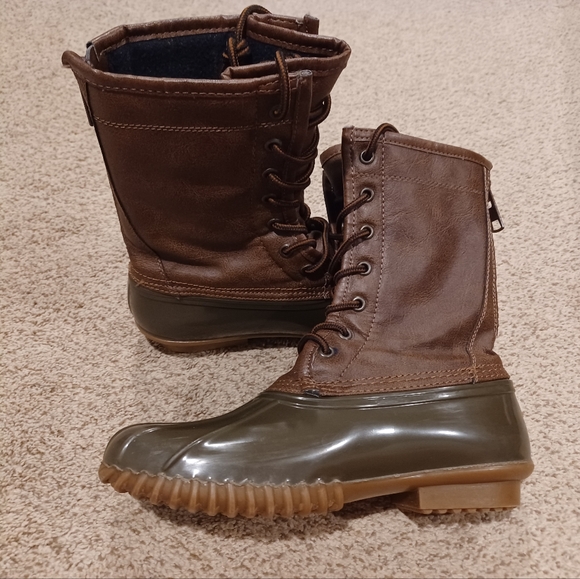 Madden Girl Flurryy Rain Boots w/ fabric lining. Size 8 - Picture 5 of 12